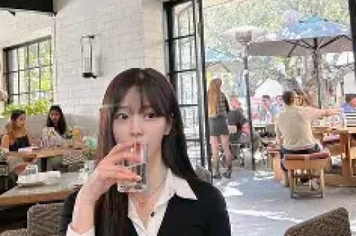 美顶流纯神演穿普拉达的女王2被删光！秀身体黑历史太多