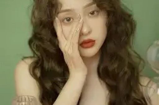 内娱女演员深夜醉酒打车卸下明星包袱全程真实到离谱！