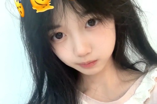 女星超大牌排场惹热议与男助理亲密举动引全网吵翻