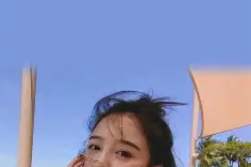 看宋雨琦穿短裙出席活动对长辈90度鞠躬才懂她火都是有原因的